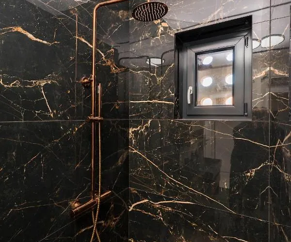 Luxury Old 扎达尔